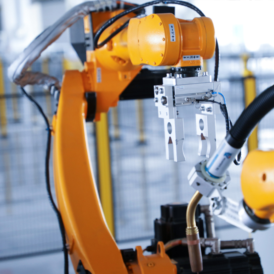 Italian Furniture Glass Fabricator Adopts MT-45 Pro for Invisible Miter Joints